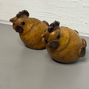 Fat Chickens Ceramic Chicken Figures Set Of 2 Salt &Pepper shakers
